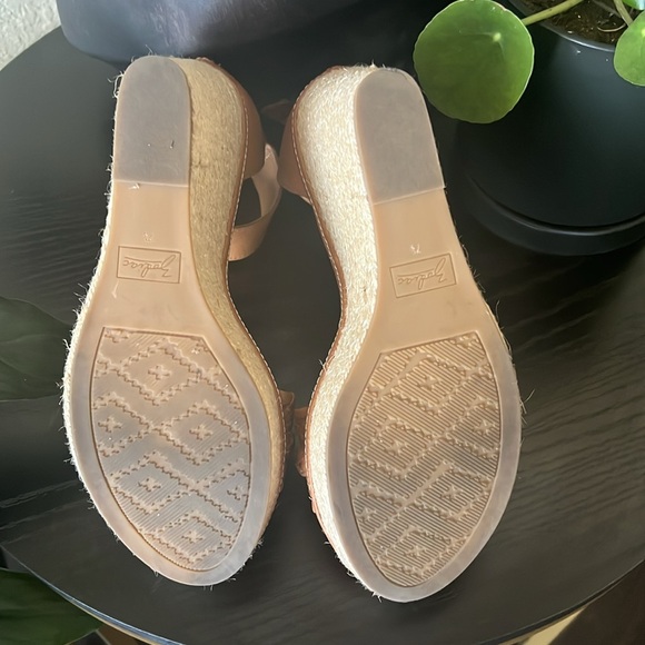Like new Zodiac wedge sandals! Perfect for summer 😎 - Picture 5 of 6